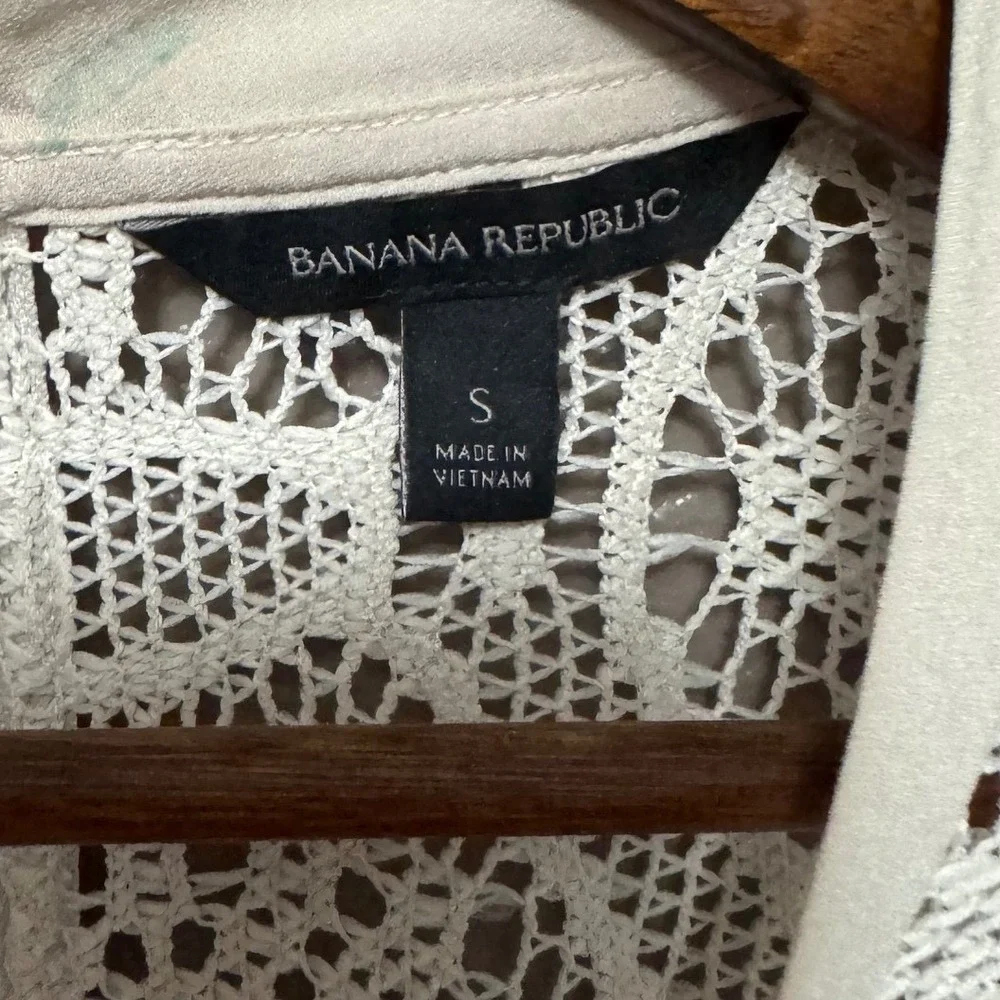 Banana Republic Lace Top Womens Small Beige Good Short Sleeve Back Zip Geometric